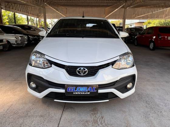 TOYOTA ETIOS 1.5 PLATINUM SEDAN 16V FLEX 4P AUTOMÁTICO TOYOTA ETIOS 1.5 PLATINUM SEDAN 16V FLEX 4P AUTOMÁTICO